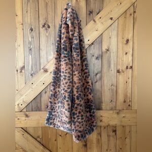 NWT Aerie Faux Fur Leopard Scarf